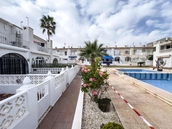 Dom szeregowy na sprzedaż w  Calle la Barraca , Torrevieja photo 3