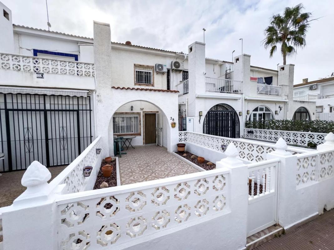 Venta de chalet adosado en Calle la Barraca , Torrevieja photo 4