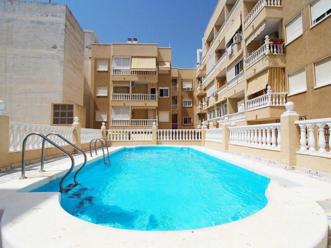 Venta de piso en Barrio Las Piscinas Naturales, Torrevieja
photo 1