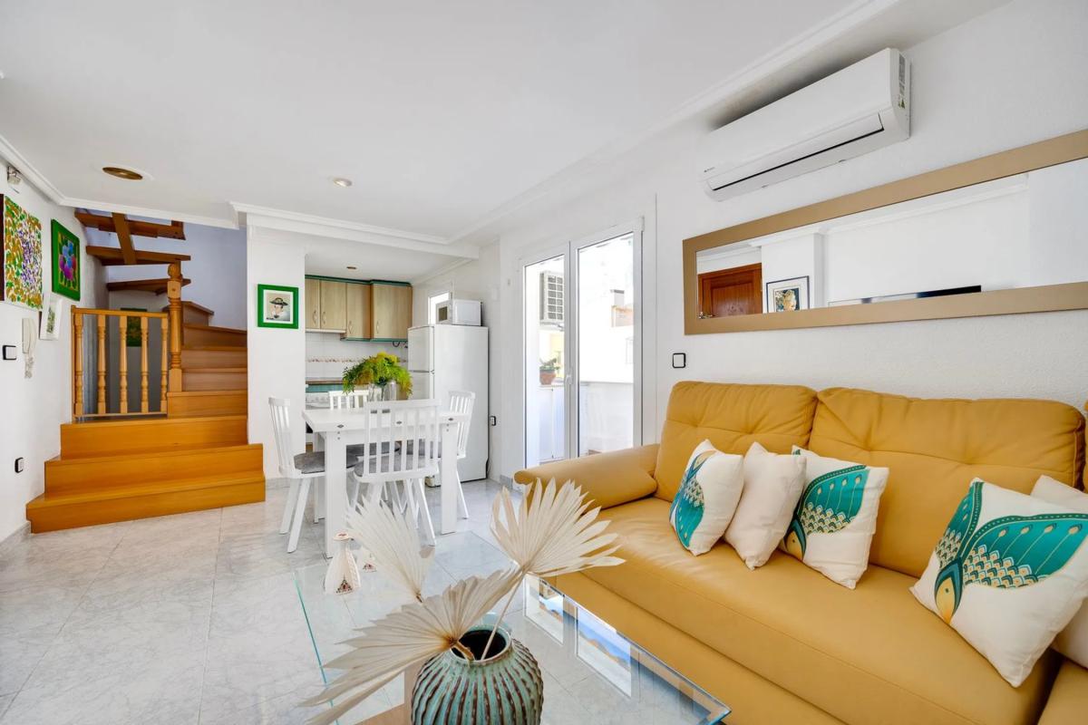 Venta de duplex en CL MORIONES, 4, Torrevieja photo 1