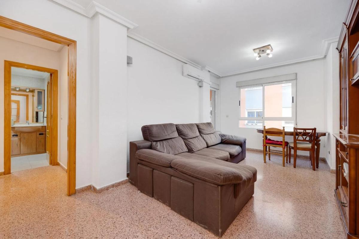Venta de piso en Calle Zoa, Torrevieja
photo 3