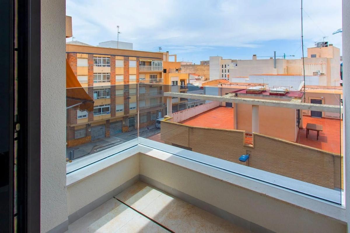 Sale of apartment in Calle Ramón Gallud, Torrevieja
photo 3