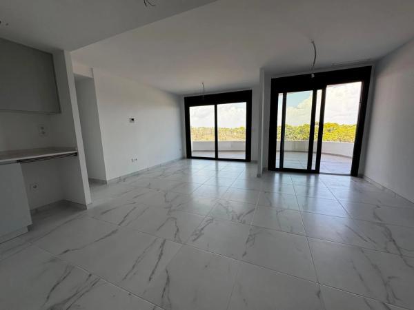 Piso en venta en Calle Pleamar, Torrevieja
thumbnail 2