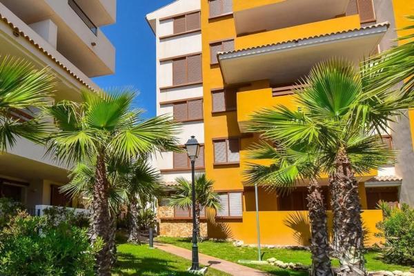 Apartment for sale in Calle Ciclón, 7, Torrevieja thumbnail 1