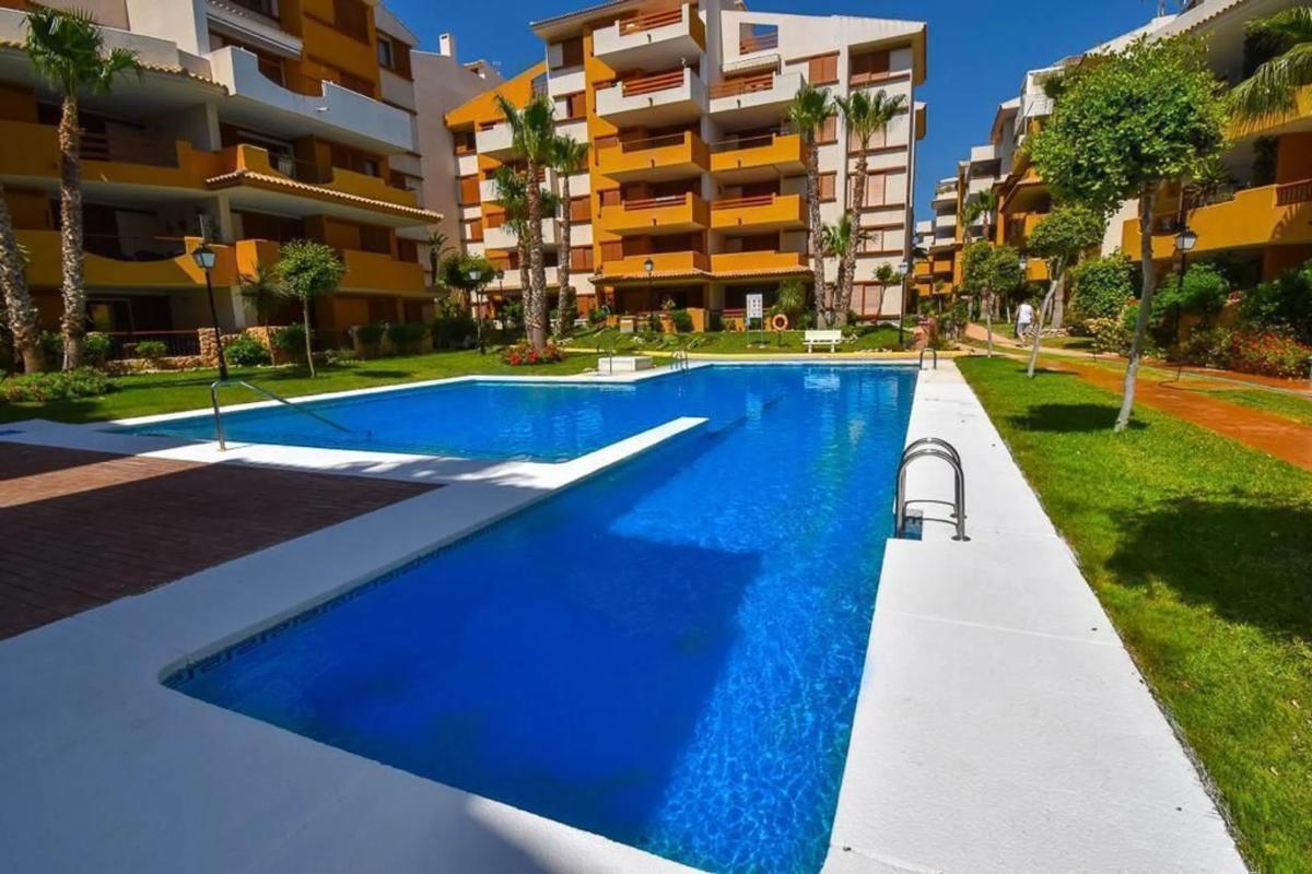 Sale of apartment in Calle Ciclón, 7, Torrevieja
 photo 3