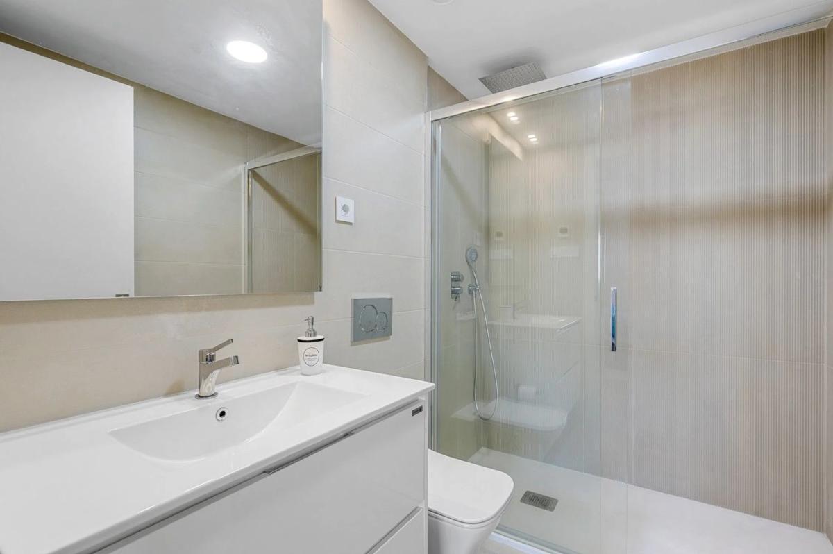 Venta de piso en punta prima, Torrevieja
photo 1