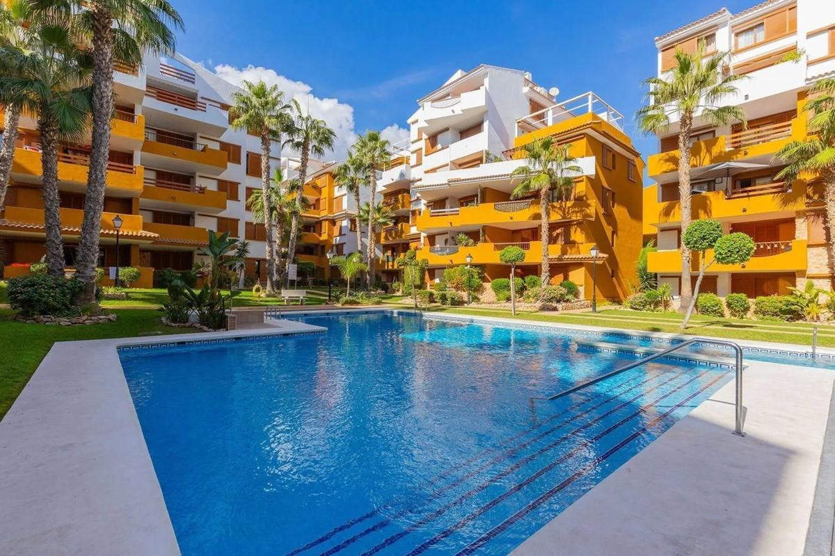 Sprzedaż mieszkania w Calle Ciclon, Torrevieja
photo 1