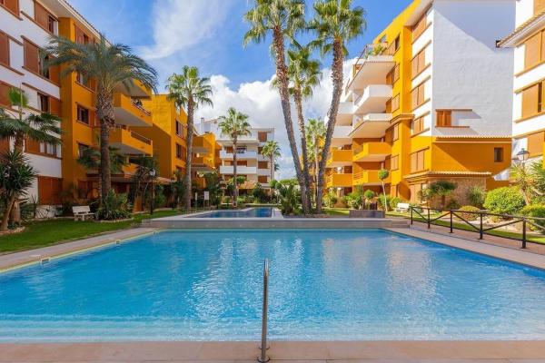 Piso en venta en Calle Ciclon, Torrevieja
thumbnail 1