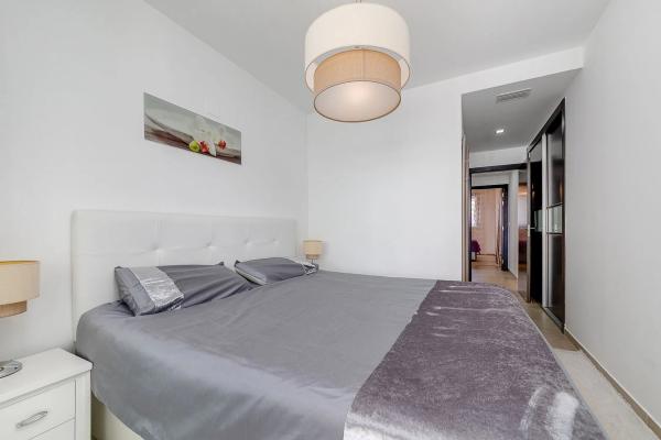 Piso en venta en CL MAR LLANA, 2, Torrevieja
thumbnail 1