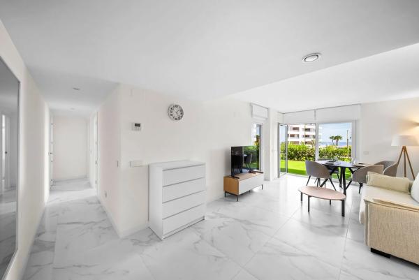 Piso en venta en Calle Ciclon, Torrevieja
thumbnail 2