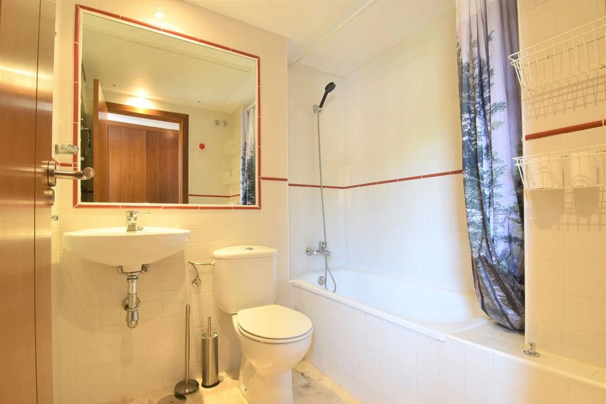 Sale of apartment in Avenida de las Olas, 7, Torrevieja
photo 2