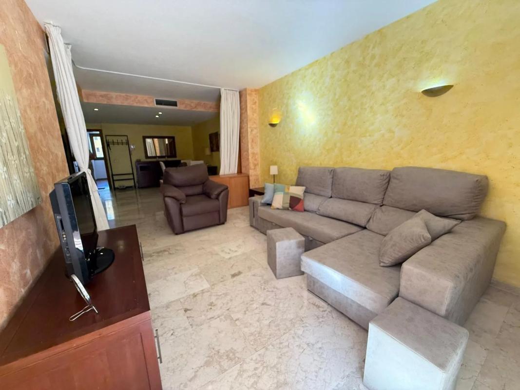 Sale of apartment in Calle Bajamar, Torrevieja
photo 2