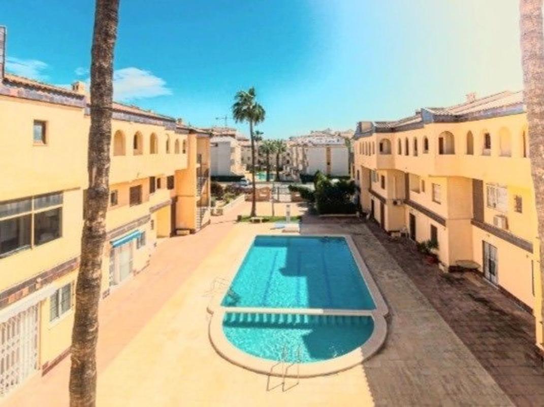 Sprzedaż mieszkania w Calle Estrellita de Mar, Torrevieja
photo 1