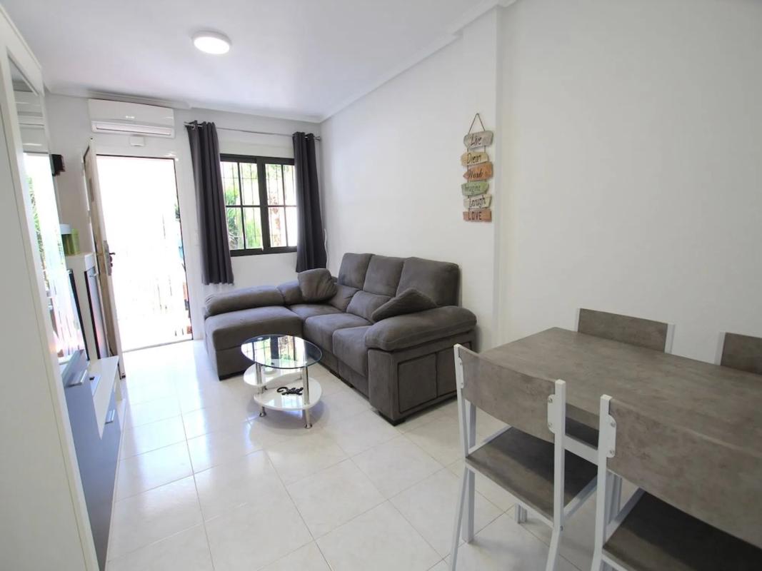 Sprzedaż mieszkania w Calle Marejadilla, Torrevieja
photo 2