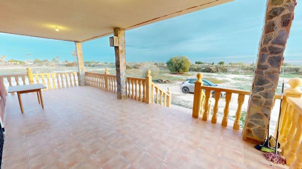 Chalet independiente en venta en Partida Derramador, Crevillente
 photo 1