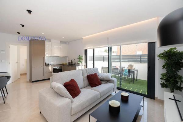 Promoción Chalet adosado en calle Reino Unido obra nueva en Elche / Elx photo 2