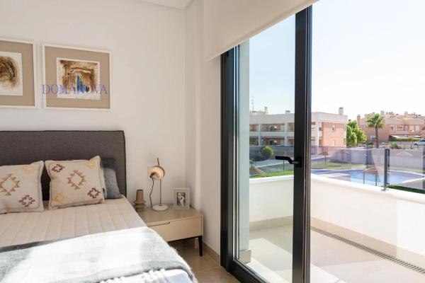 Promoción Chalet adosado en calle Reino Unido obra nueva en Elche / Elx photo 4
