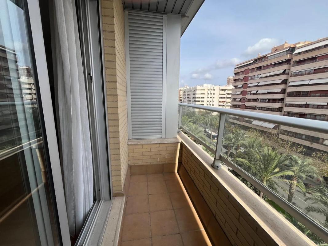 Venta de piso en CL MORATIN, Alicante / Alacant
photo 2