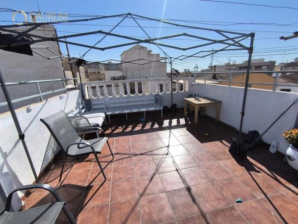 Chalet independiente en venta en Calle Cocentaina, Alicante / Alacant
thumbnail 1