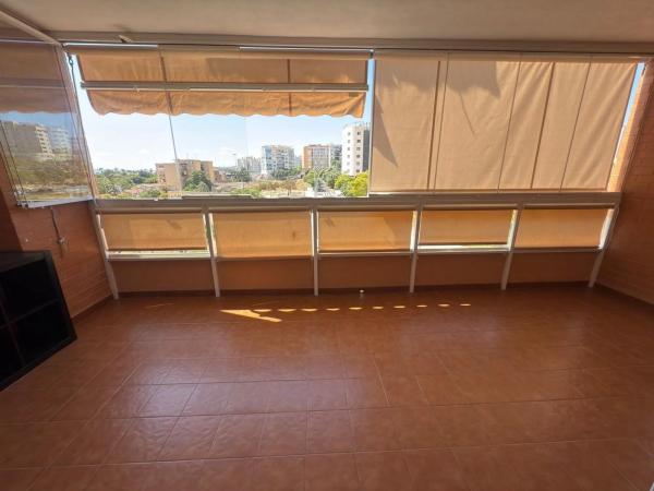 Mieszkanie na sprzedaż w  CL NADADORA CARMEN SOTO, Alicante / Alacant photo 2