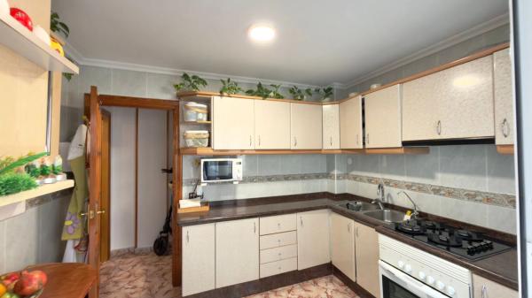 Apartment for sale in  Avenida Conde de Lumiares, Alicante photo 2