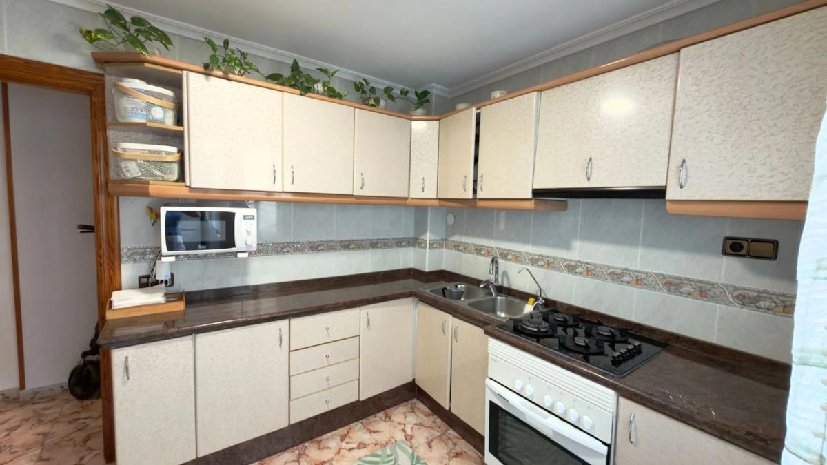 Venta de piso en Avenida Conde de Lumiares, Alicante / Alacant
photo 4