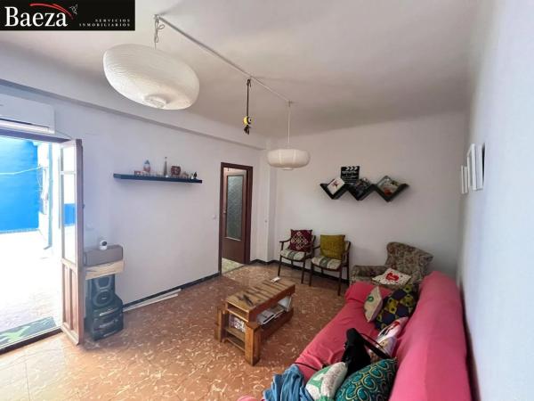Chalet independiente en venta en Barrio Carolinas Bajas, Alicante / Alacant
 photo 2