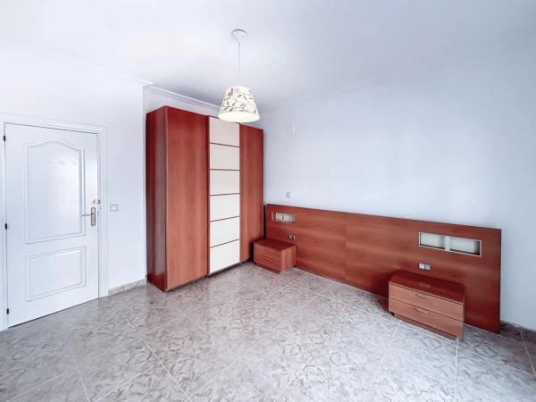 Apartment for sale in  Calle General Serrano, Alicante photo 1