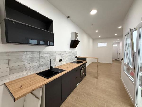 Apartment for sale in  Barrio Carolinas Altas, Alicante photo 3
