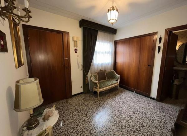 Apartment for sale in  Barrio Mercado, Alicante photo 1