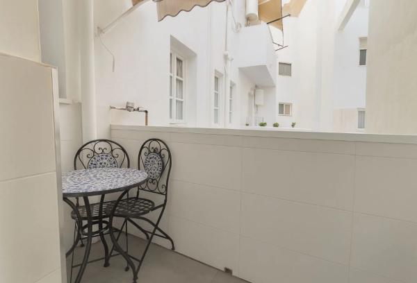 Apartment for sale in  Plaza de los Luceros, Alicante photo 2