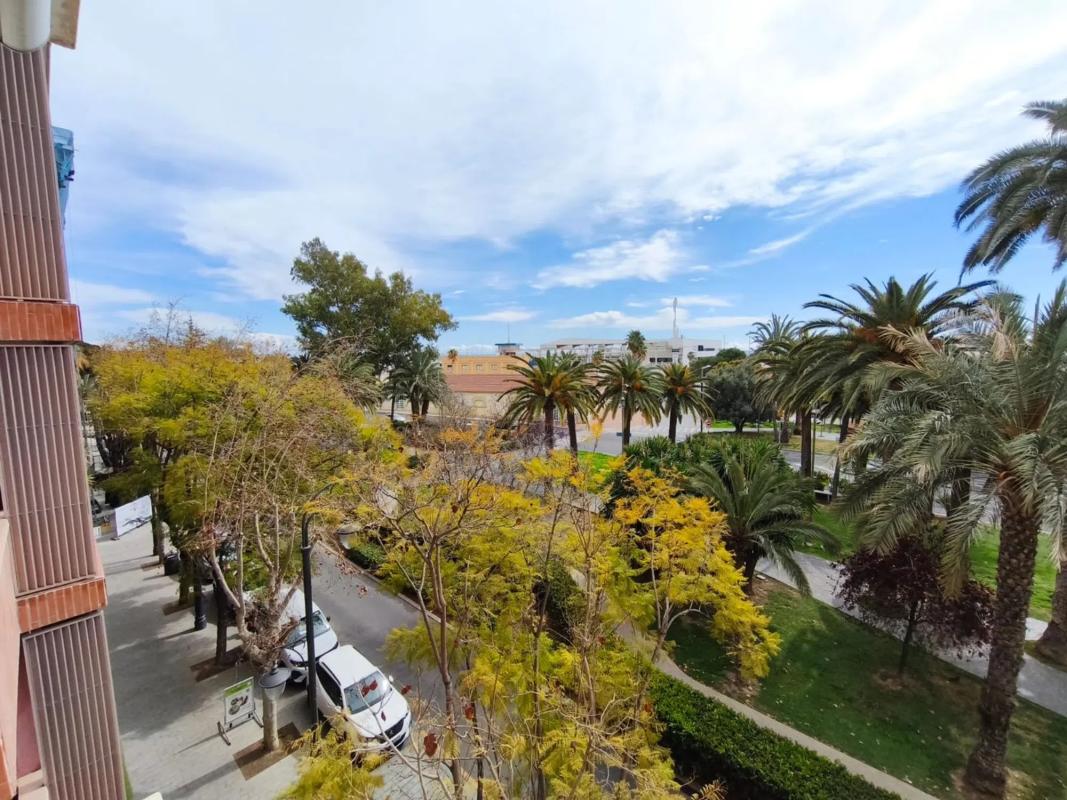 Sale of apartment in Avenida de Ramón y Cajal, 12, Alicante
photo 2