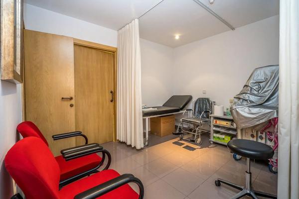 Apartment for sale in  Rambla de Méndez Núñez, Alicante photo 3