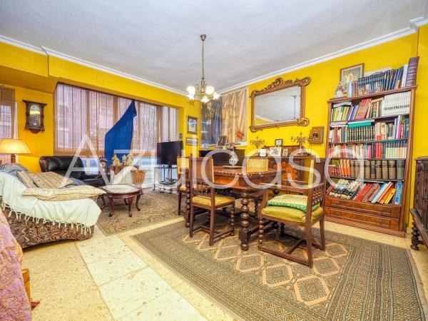 Apartment for sale in  Calle Pintor Lorenzo Casanova, Alicante photo 1