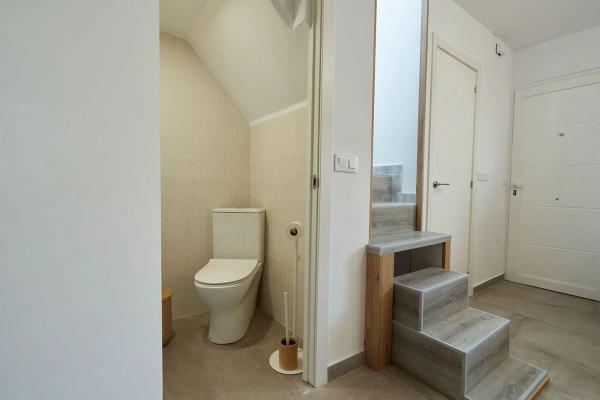 Chalet independiente en venta en Barrio Casco Histórico-Santa Cruz, Alicante / Alacant
 photo 1