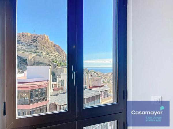 Apartment for sale in  Avenida Alfonso El Sabio, Alicante photo 1
