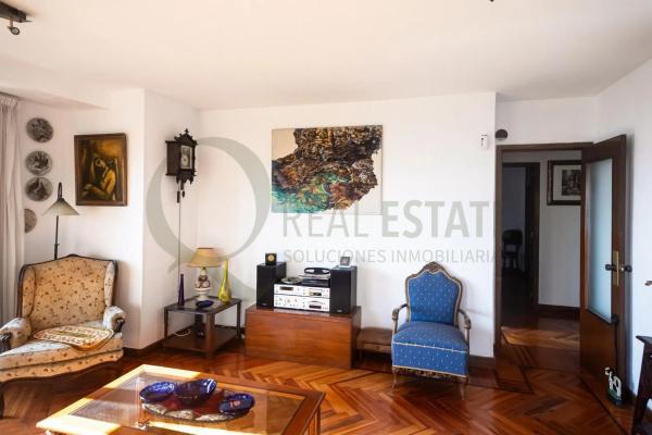 Apartment for sale in  Barrio Casco Histórico-Santa Cruz, Alicante photo 3