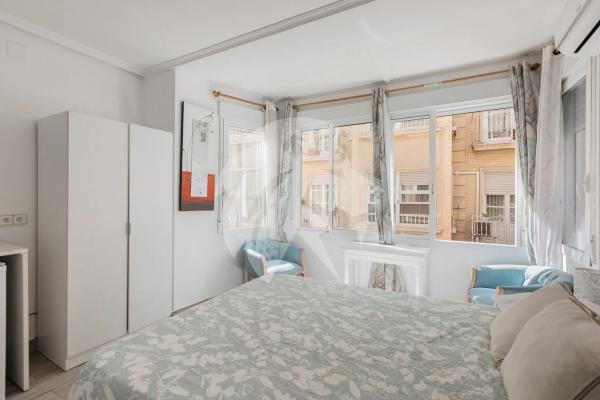 Квартира на продажу на  Calle José Gutiérrez Petén, Аликанте / Алакант photo 4