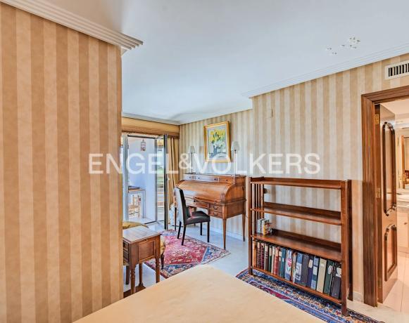 Apartment for sale in Avenida de Ramón y Cajal, Alicante thumbnail 2
