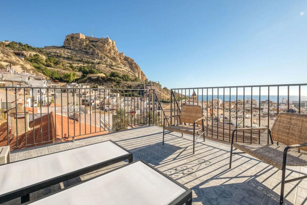 Venta de chalet independiente en Barrio Casco Histórico-Santa Cruz, Alicante / Alacant
 photo 5