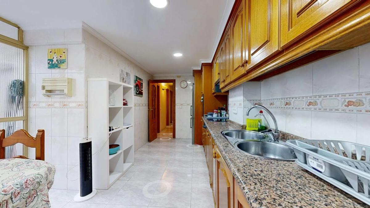 Sale of apartment in Calle Poeta Quintana, 19, Alicante
 photo 3