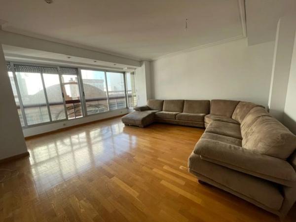Квартира на продажу на  Avenida de Ramón y Cajal, Аликанте / Алакант photo 4