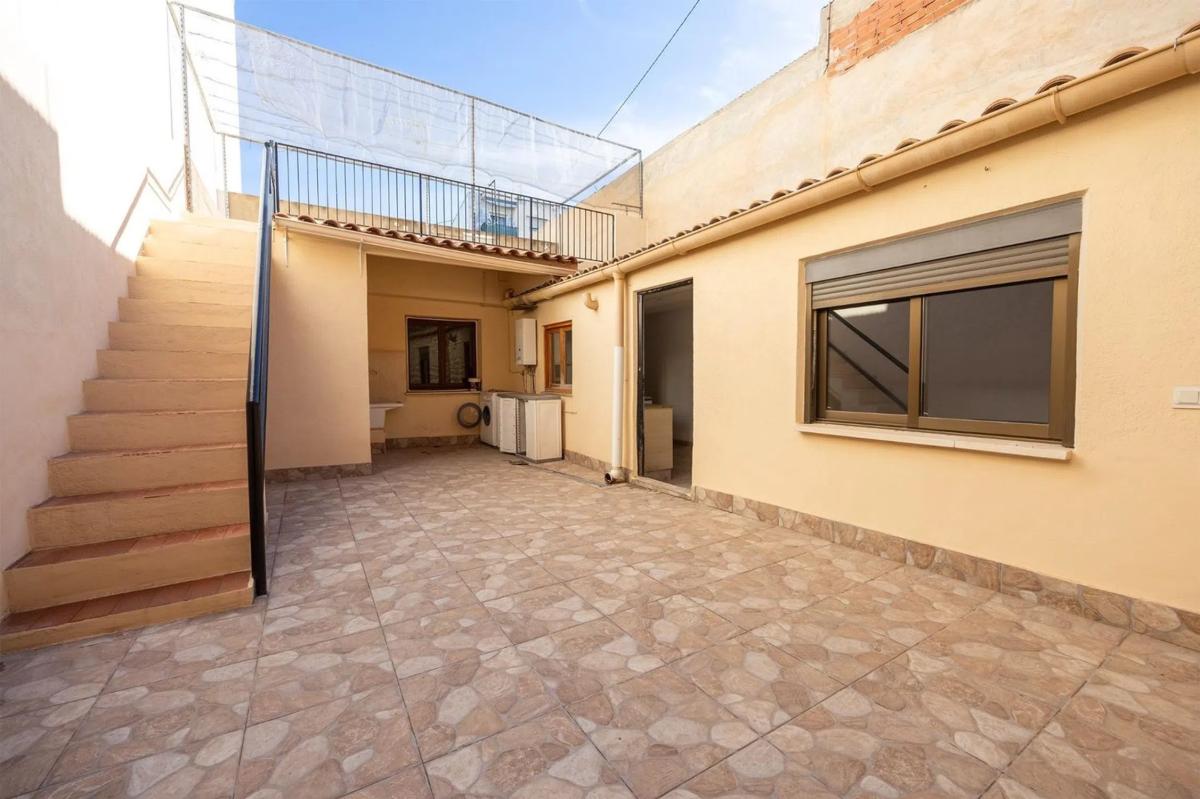 Sale of independent chalet in Calle de Mossen Fenollar, Alicante
 photo 2