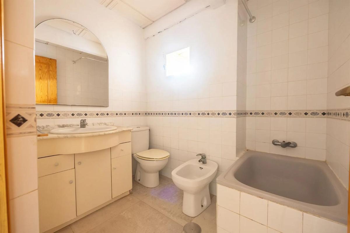 Sale of independent chalet in Calle de Mossen Fenollar, Alicante
 photo 4