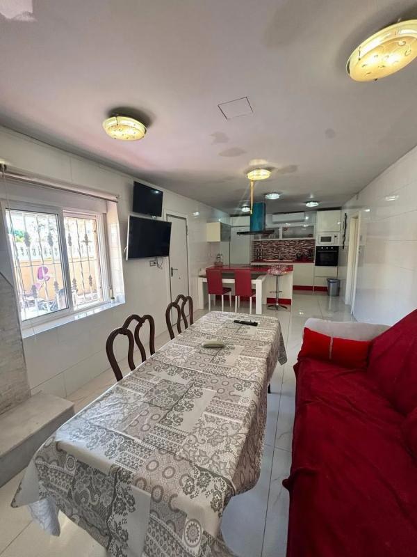 Venta de chalet independiente en Calle Amadeo Valls, Alicante / Alacant
photo 3