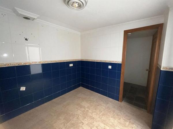 Chalet adosado en venta en Barrio Ciudad de Asís - Font-Calent - El Bacarot , Alicante / Alacant thumbnail 1