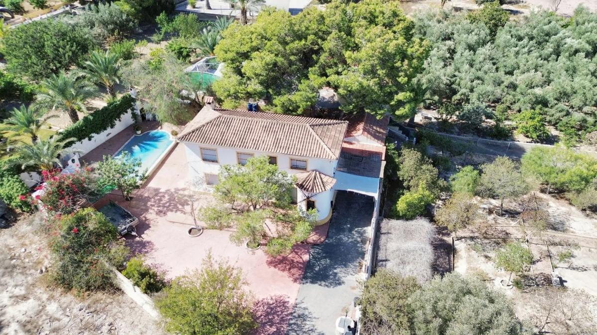 Venta de chalet independiente en DS VALLONGA, 14, Alicante / Alacant
photo 1