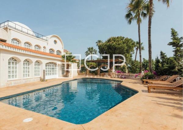 Chalet independiente en venta en Barrio Vistahermosa, Alicante / Alacant
thumbnail 1