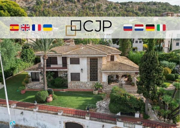 Chalet independiente en venta en Avenida Albufereta, 36, Alicante / Alacant
photo 1