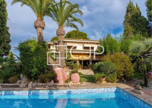 Chalet independiente en venta en Avenida Albufereta, 36, Alicante / Alacant
thumbnail 2